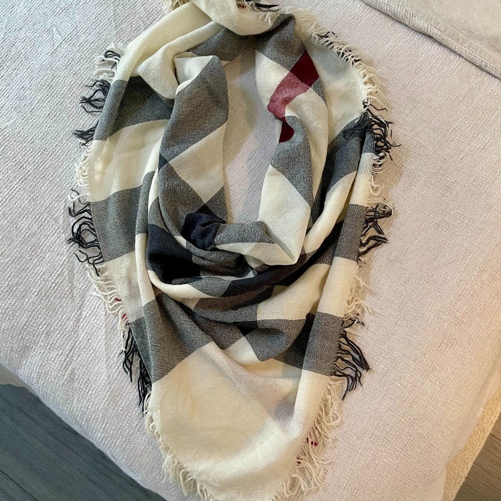 Burberry Classic Nova Check Scarf/Wrap